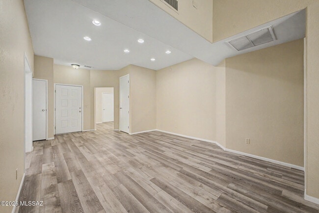 Building Photo - 5250 Woodspring Dr