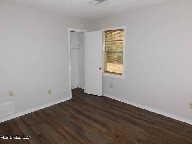 Building Photo - 285 Maidelle Cove