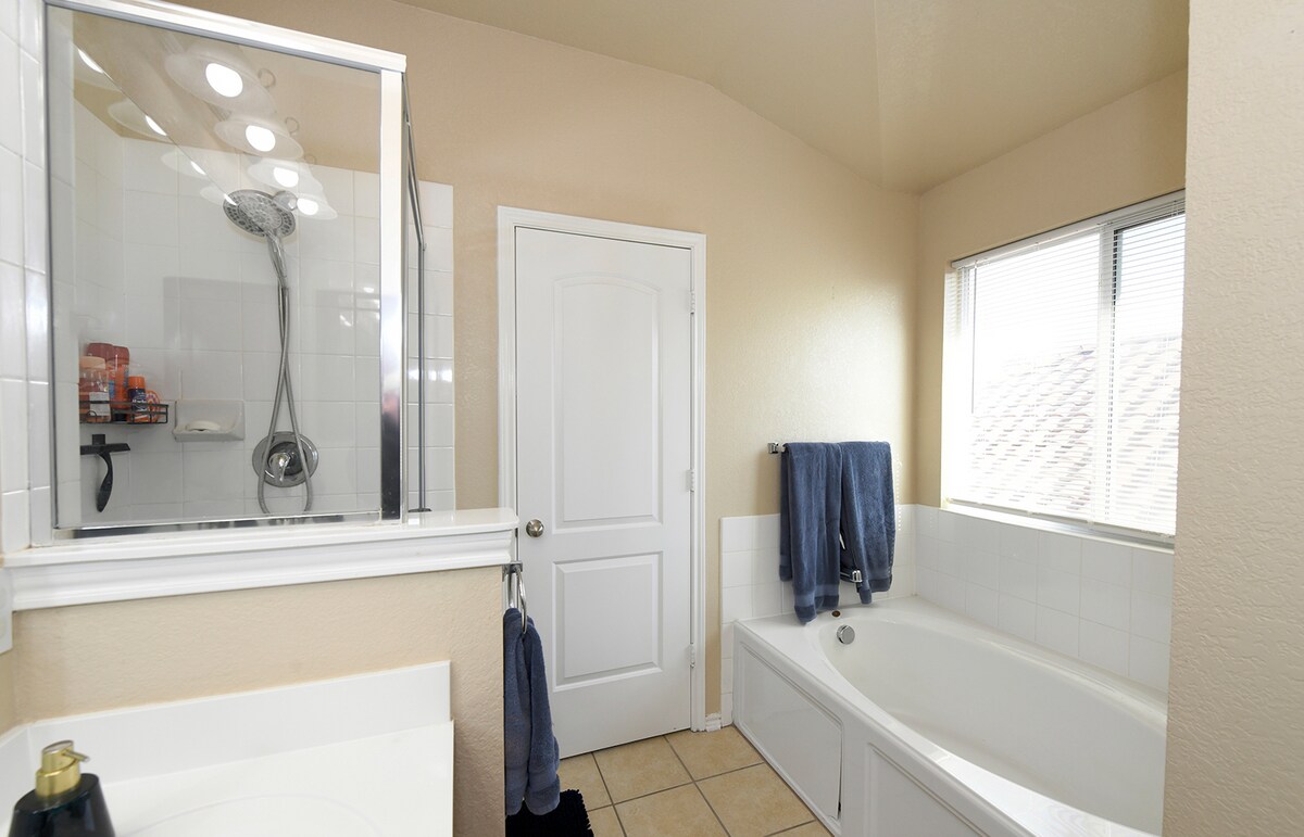 Building Photo - 1119 Pinnacle Falls