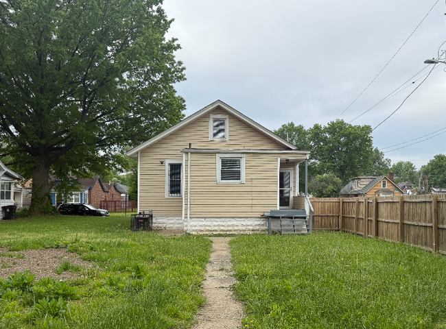 Building Photo - 3429 Vermont Ave