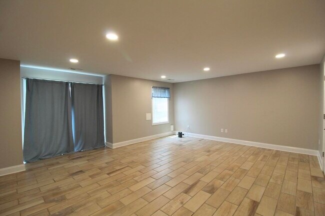 Building Photo - 2221 Lapis Ln
