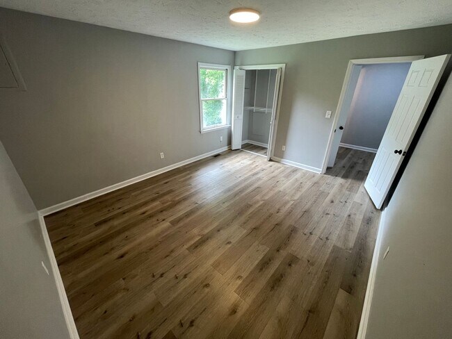 Building Photo - 91-93 Meadowbrook Drive Duplex