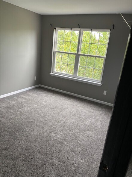 Building Photo - 1028 Pierpoint Ln