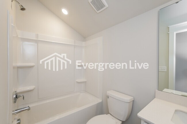 Building Photo - 128 Bloomsbury St