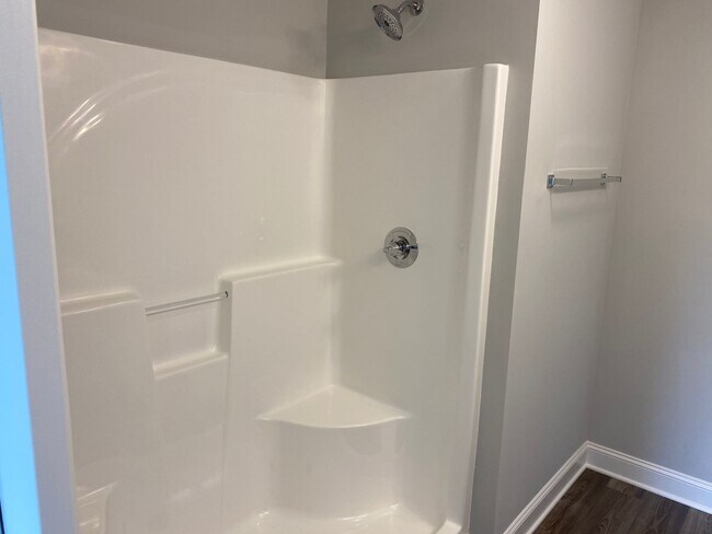 Building Photo - Spacious 3BR Townhome with Modern Finishes & Lawn Care Included!