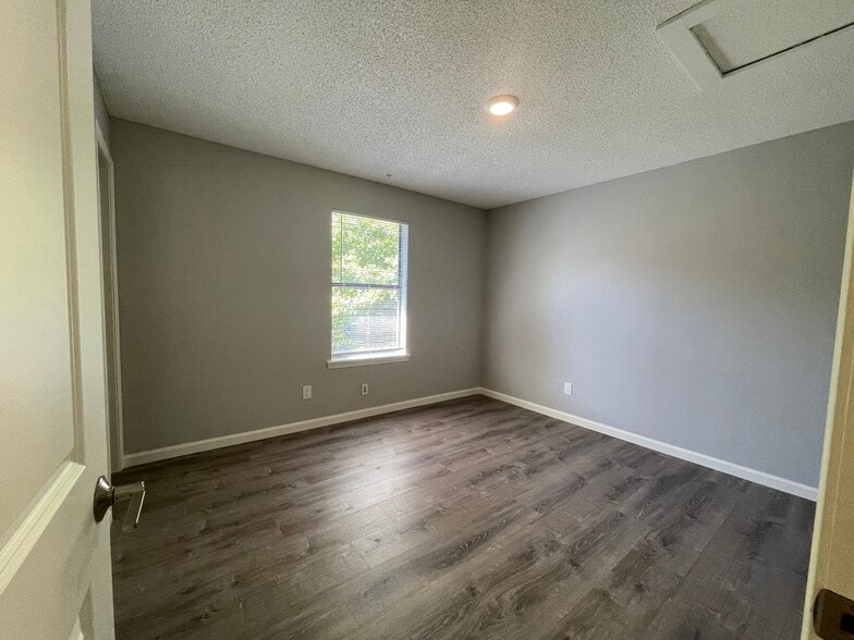 Bedroom - 210 Mt Hope Ct