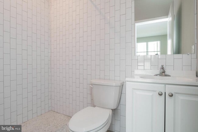 Building Photo - 2009 N Darien St