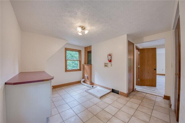 Building Photo - 4465 Mt Troy Rd Ext