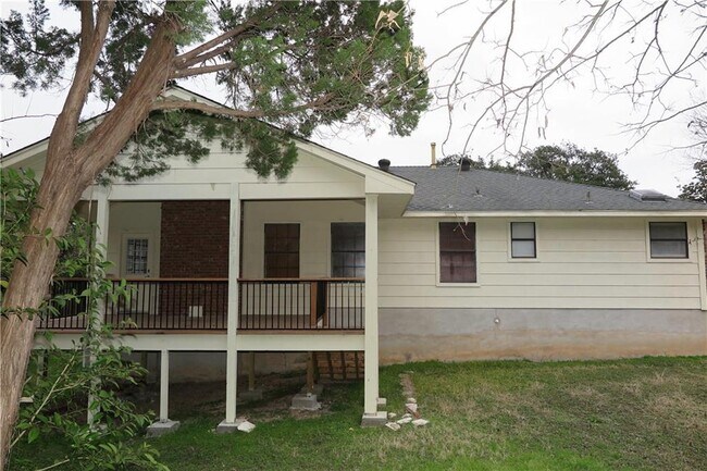 Building Photo - 201 Norwood St W