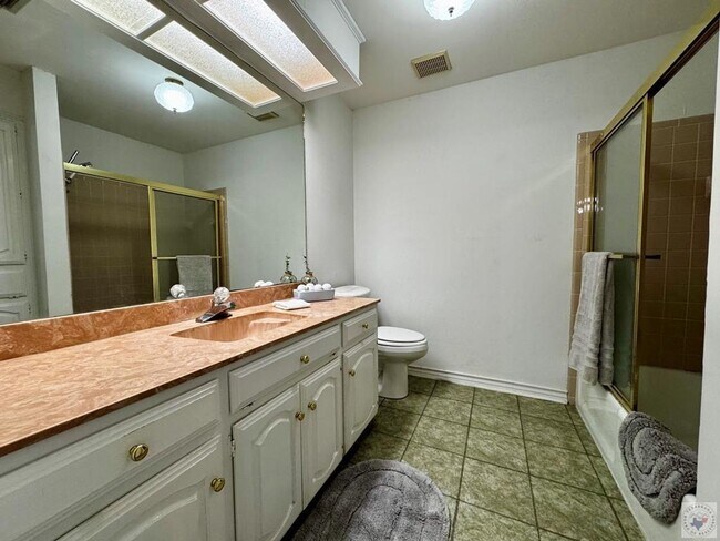 Building Photo - 4/2.5 PG Townhouse Available