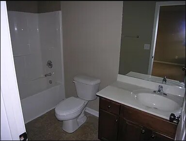 Building Photo - 107 Lake Forest Dr