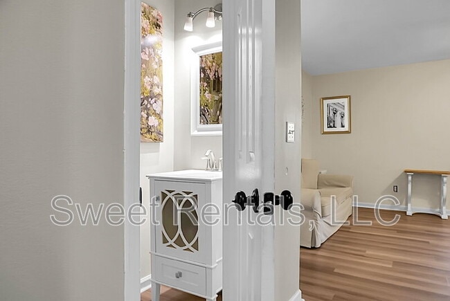 Building Photo - 733 Ralston Ct