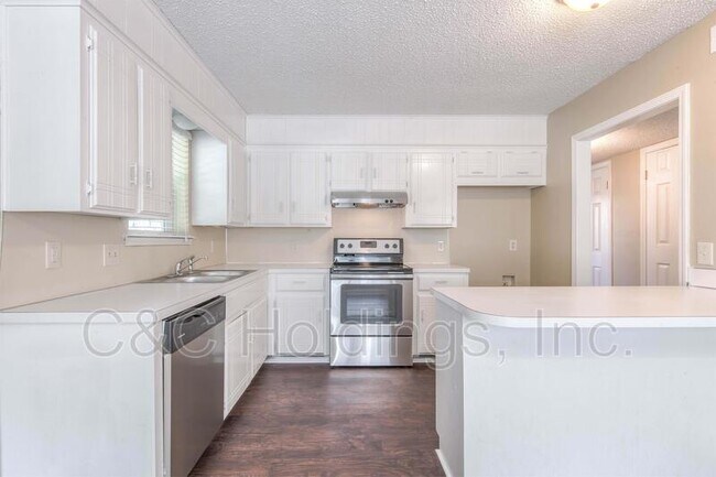 Building Photo - 644 Earthside Dr