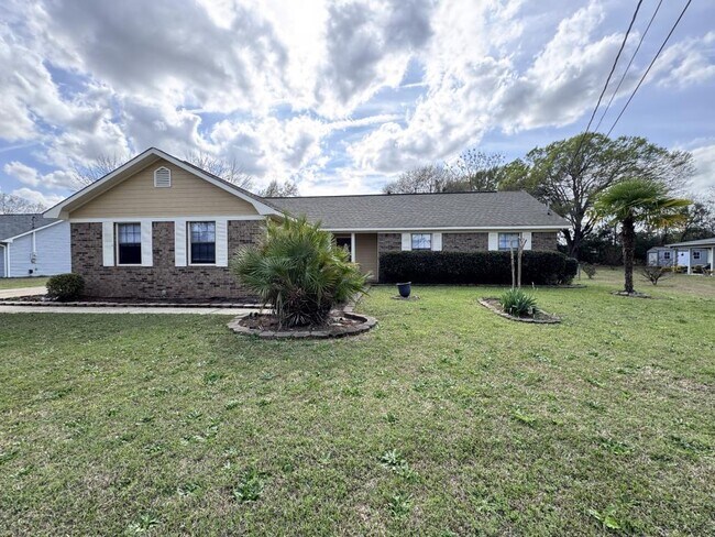 Building Photo - 111 Rainbow Ave