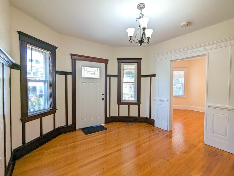 Building Photo - 108 W Quincy St