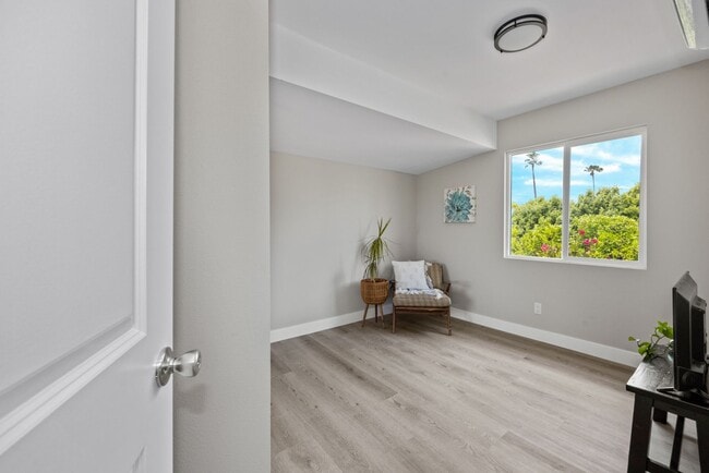 Building Photo - Reposado