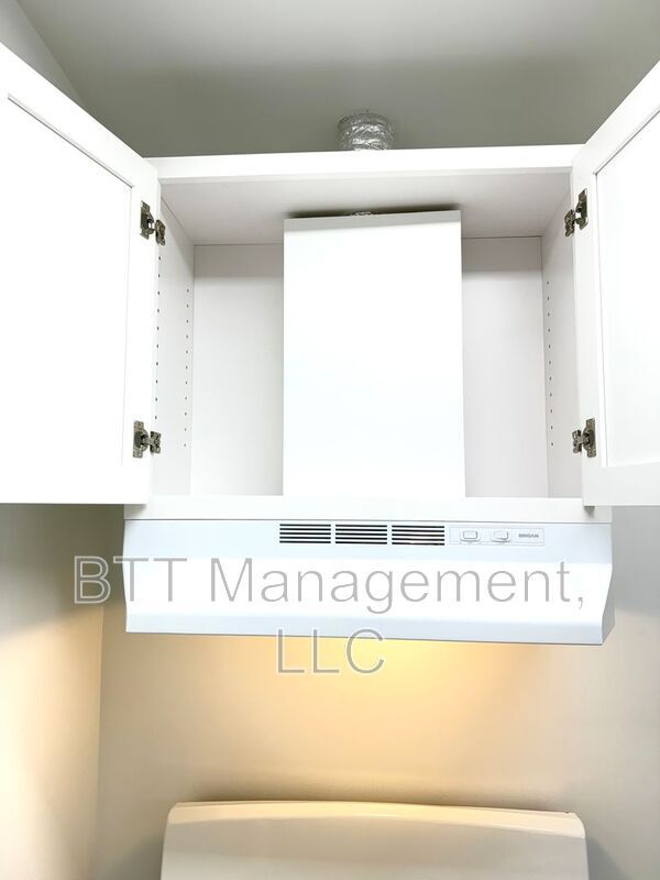 Building Photo - 8800 Plymouth St