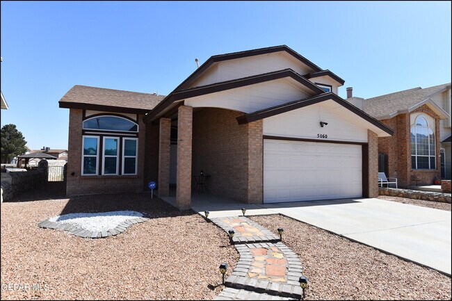 Building Photo - 5060 Silver Sands Ave