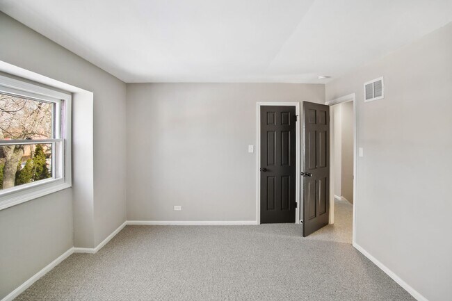 Building Photo - Renovated 4-Bedroom Home in Olympia Fields