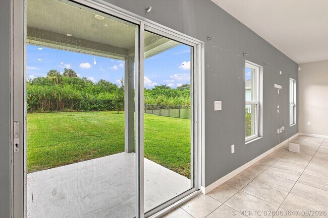 Building Photo - 484 Cherimoya St
