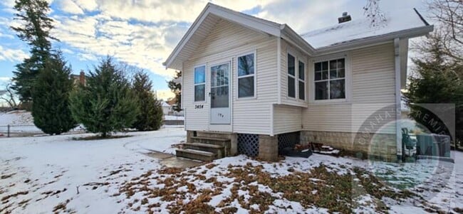 Building Photo - A "Must See" 2bd/1ba Beautiful home!