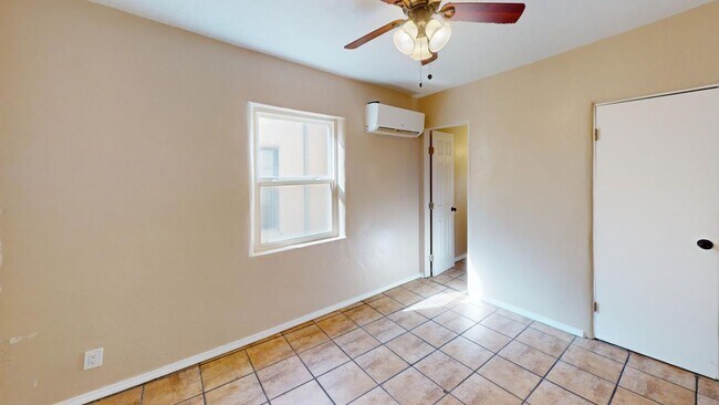 Building Photo - 1450 Cerrillos Rd