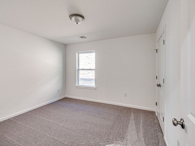 Building Photo - BRAND NEW HOME!