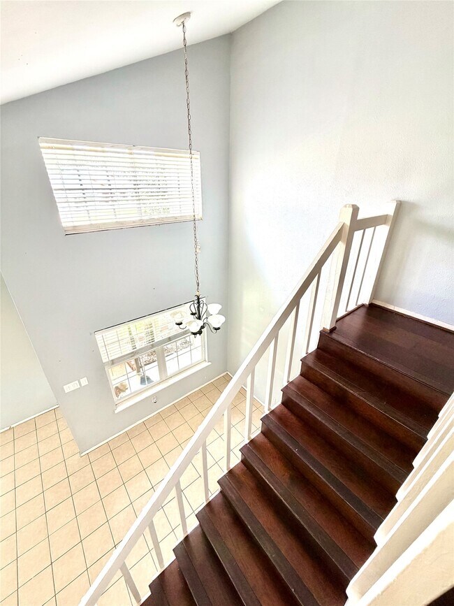 Building Photo - 7402 Alegria Dr