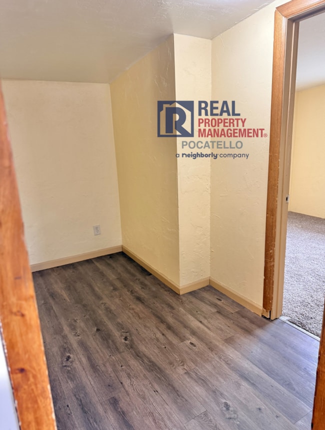 Building Photo - 3 bedroom 1 bath Mobile Home