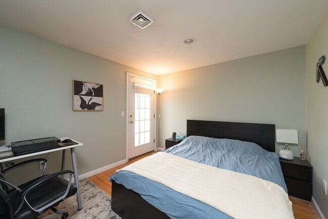 Building Photo - 47 Alder St