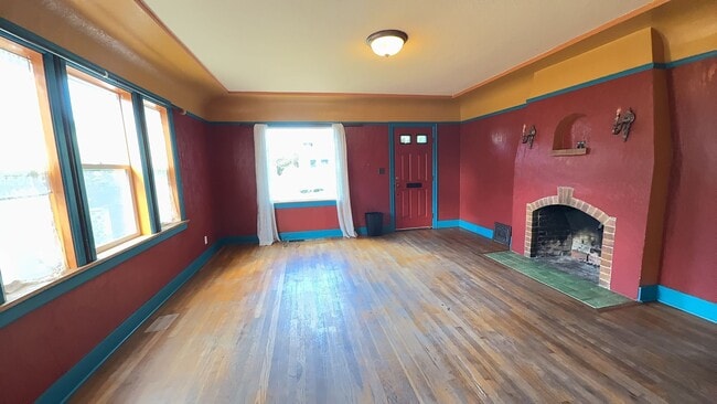 Building Photo - Pre-Leasing for August - 8Bed/2Bath House