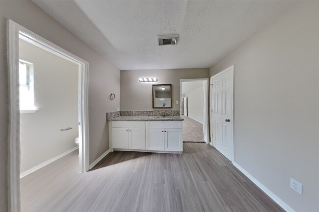Building Photo - 18727 Holly Way