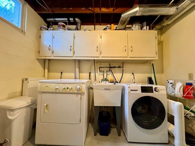 Building Photo - 5106 Card Ave