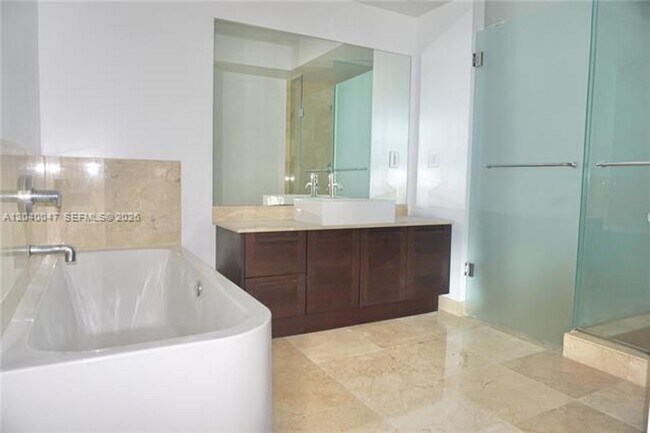 Building Photo - 200 Sunny Isles Blvd
