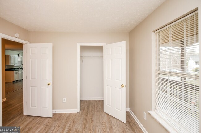 Building Photo - 221 Beechwood Ln