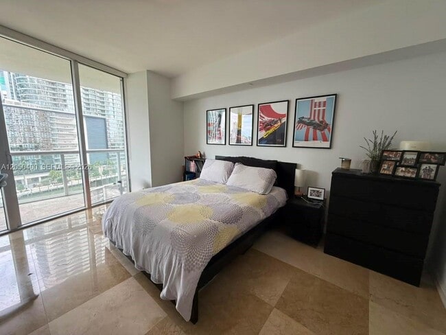 Building Photo - 475 Brickell Ave