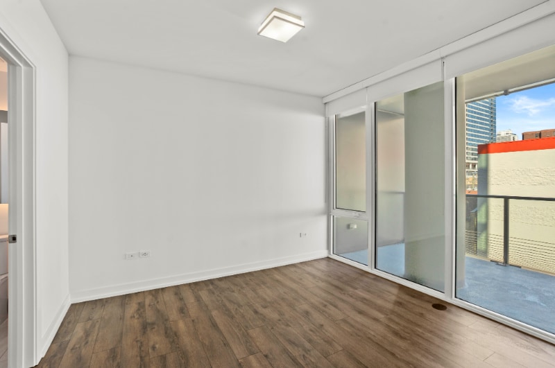 Building Photo - 1118 N Wells St