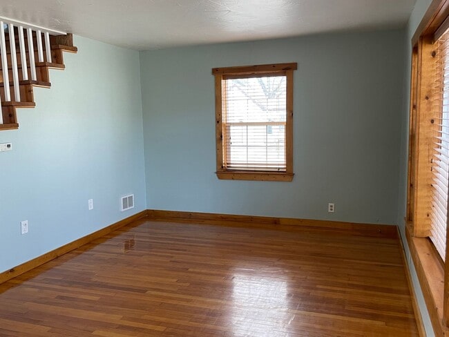 Building Photo - Cute Home in the Heart of Green Bay! PETS WELCOME