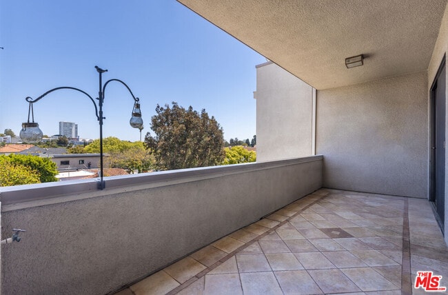 Building Photo - 2324 S Beverly Glen Blvd