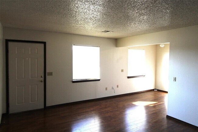 Building Photo - 316 Falcon Ct