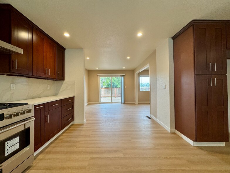 Building Photo - 148 Lancaster Way