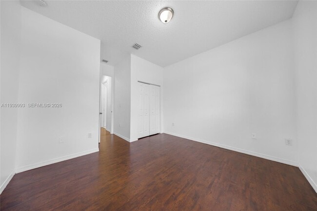 Building Photo - 951 NE 42nd Terrace