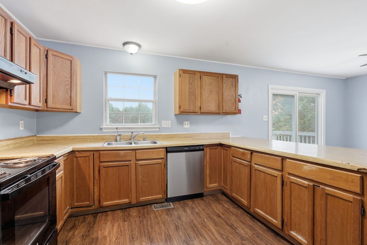 Building Photo - 11259 Edgewood Dr
