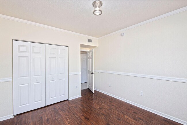 Building Photo - 2400 Centergate Dr