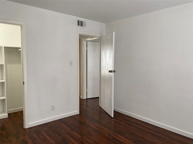 Building Photo - 6201 Ranchester Dr