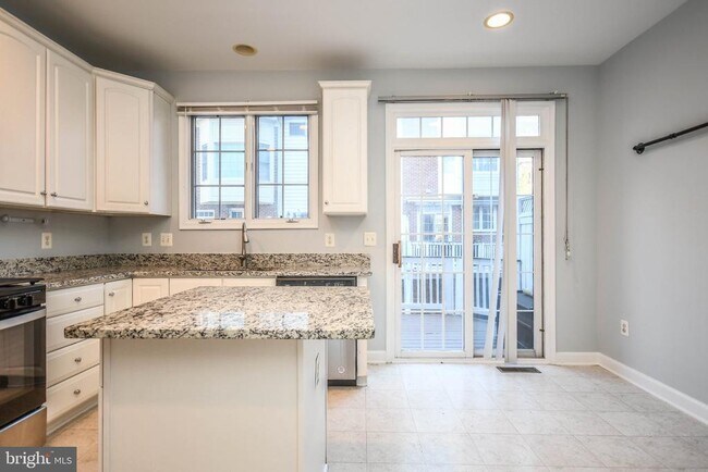 Building Photo - 1303 Cameron Hill Ct