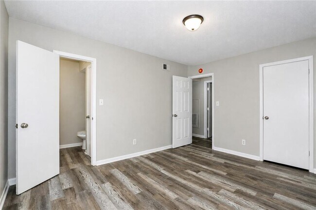 Building Photo - 2045 Alison Ct SW