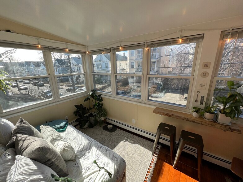 Building Photo - 12 Claremon St