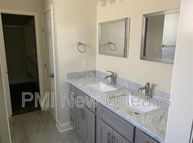 Building Photo - Single Family Home