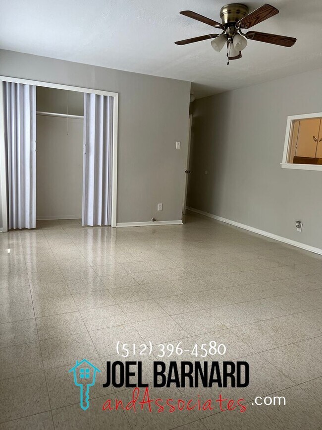 Building Photo - Availably July 12: Charming 3 Bedroom 1 Ba...